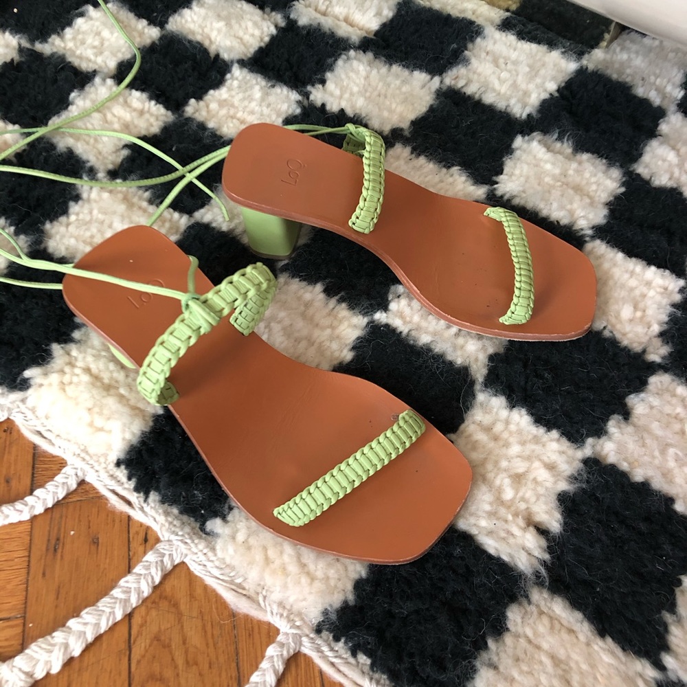 LOQ great condition cute sandals!